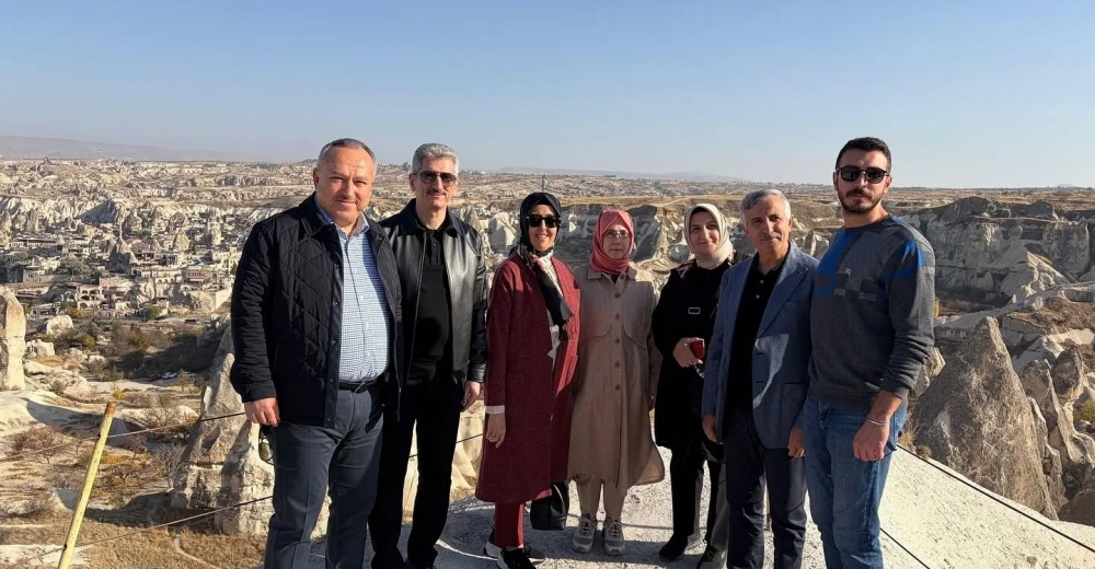 KONUKLARI ÖZELMİ ÖZELDİ.