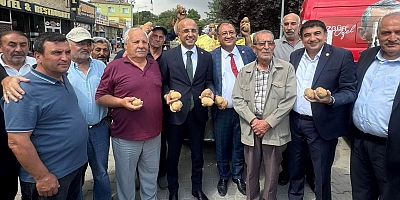 PATATES İÇİN ÜRETİCİ SOKAKTA..