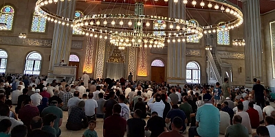 Şehit İsmail Heniyye için gıyabi cenaze namazı..