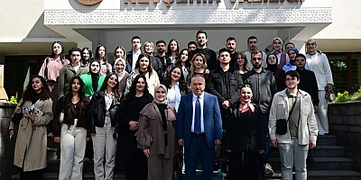 VALİ FİDAN ÖĞRENCİLERLE..