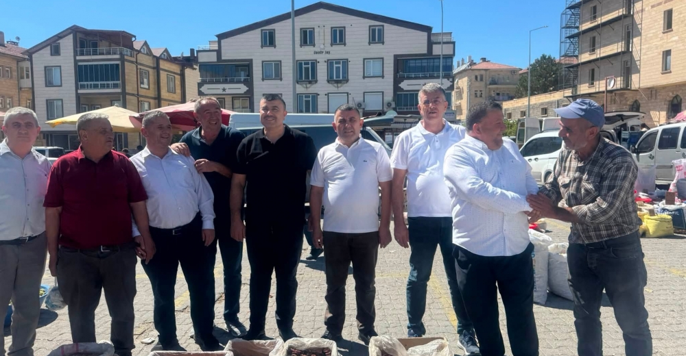 ESNAFLARLA HEMHAL OLMAYI İHMAL ETMEDİ..