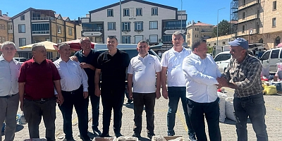 ESNAFLARLA HEMHAL OLMAYI İHMAL ETMEDİ..