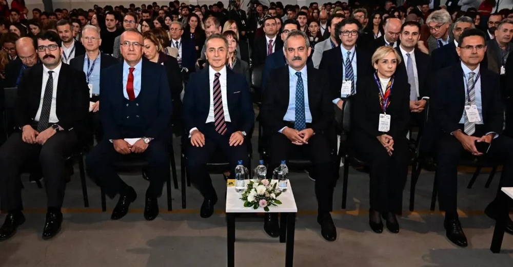 VALİ KÖK YAPAY ZEKA BULUŞMASINDA..